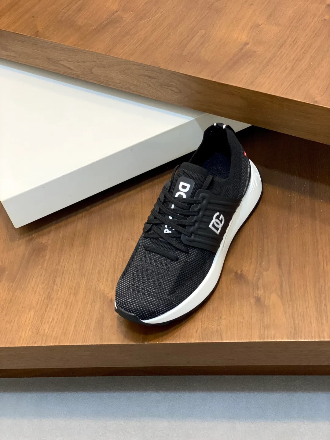 Men's Men's Shoes 💰700••New arrivals••Dolce&Gabbana••DG✔️High-end men's sports•casual shoes. Original goods from top counters. Original imported cowhide, multi-material splicing design ➕Imported cowhide lining, cowhide feet ➕Original TPR elastic outsole.  Size: 39-44 (38, 45 customized)